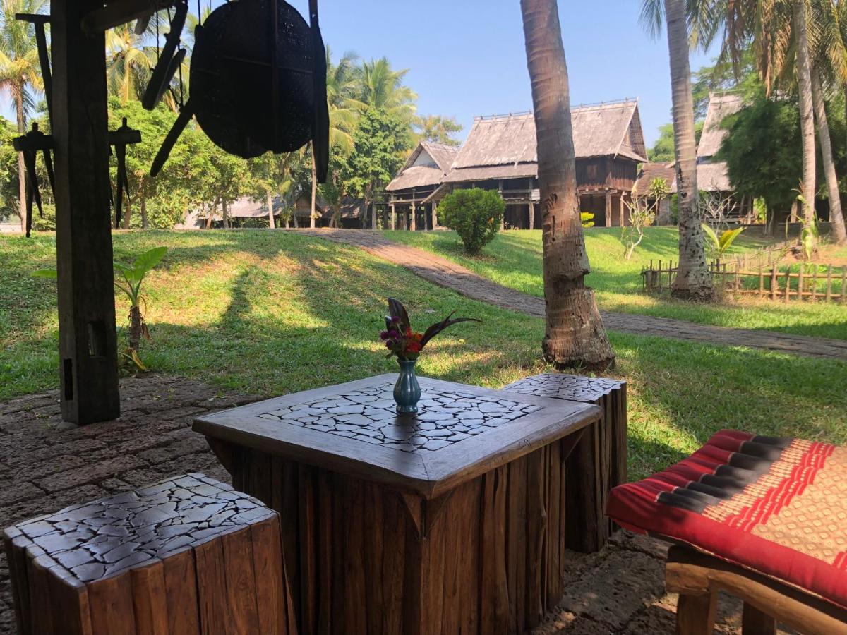 On The Mekong Resort Luang Prabang Ngoại thất bức ảnh